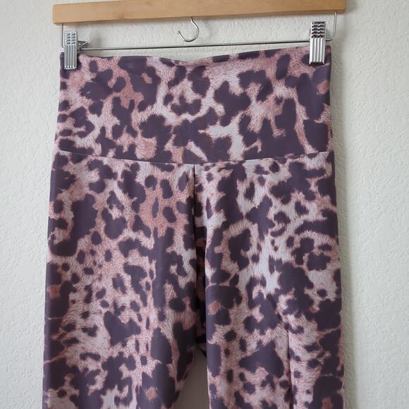 Onzie Womens Printed Leggings Cheetah Print Pants Medium High Waist Animal Print - Picture 8 of 10